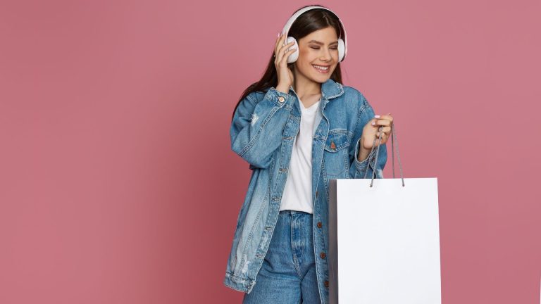 Shopper with headphones